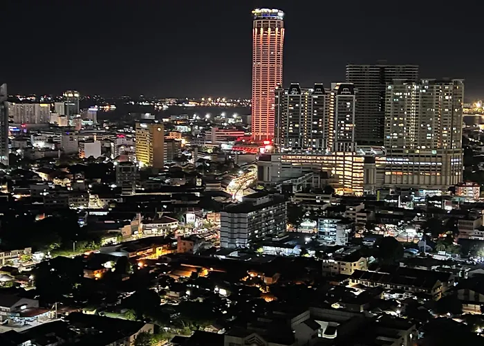 Georgetown Beacon Skypool 9 Pax Family & Baby-Friendly Luxury Suite Penang