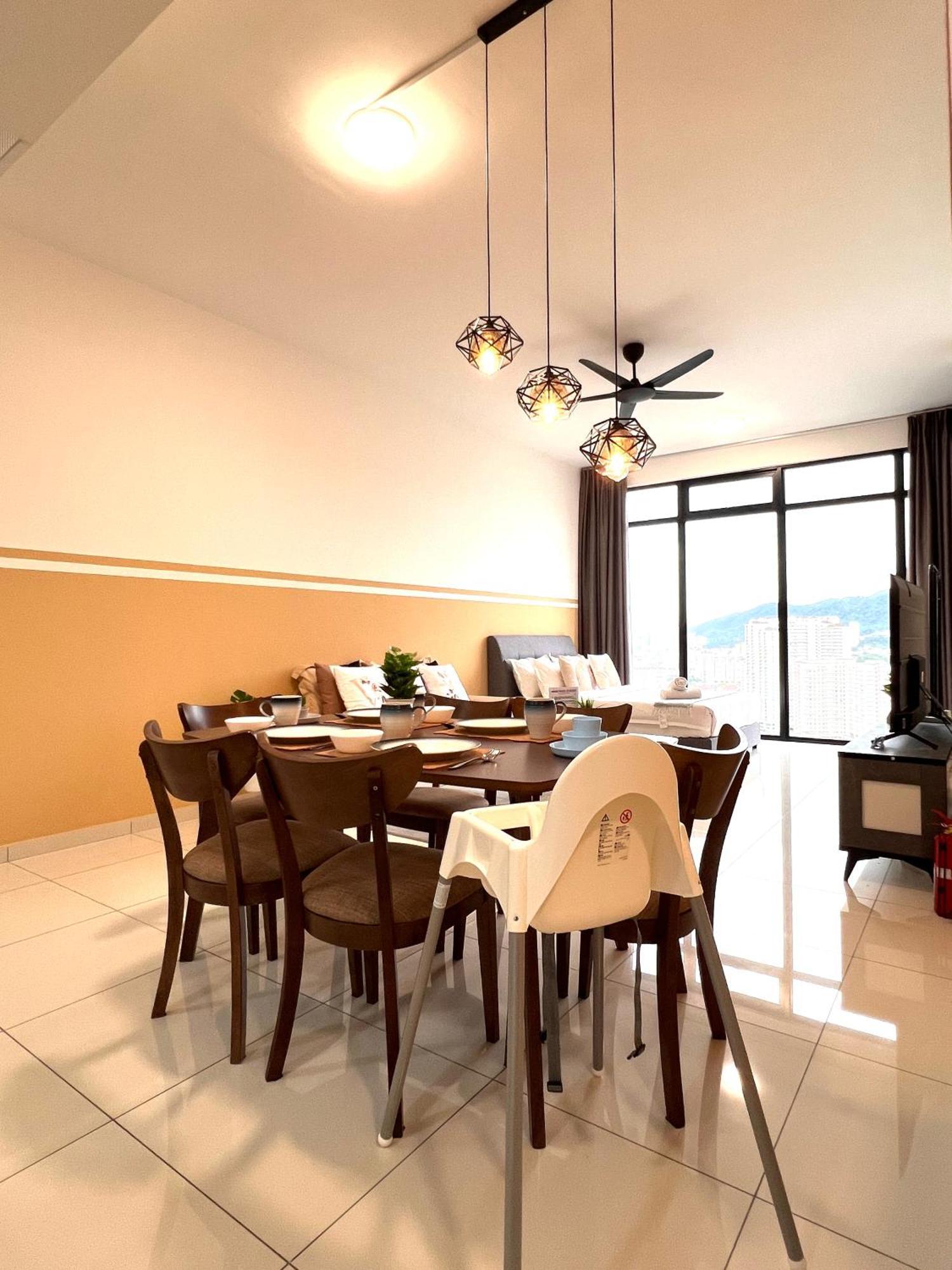 Apartment Beacon Skypool 9 Pax Family & Baby-friendly Luxury Penang *