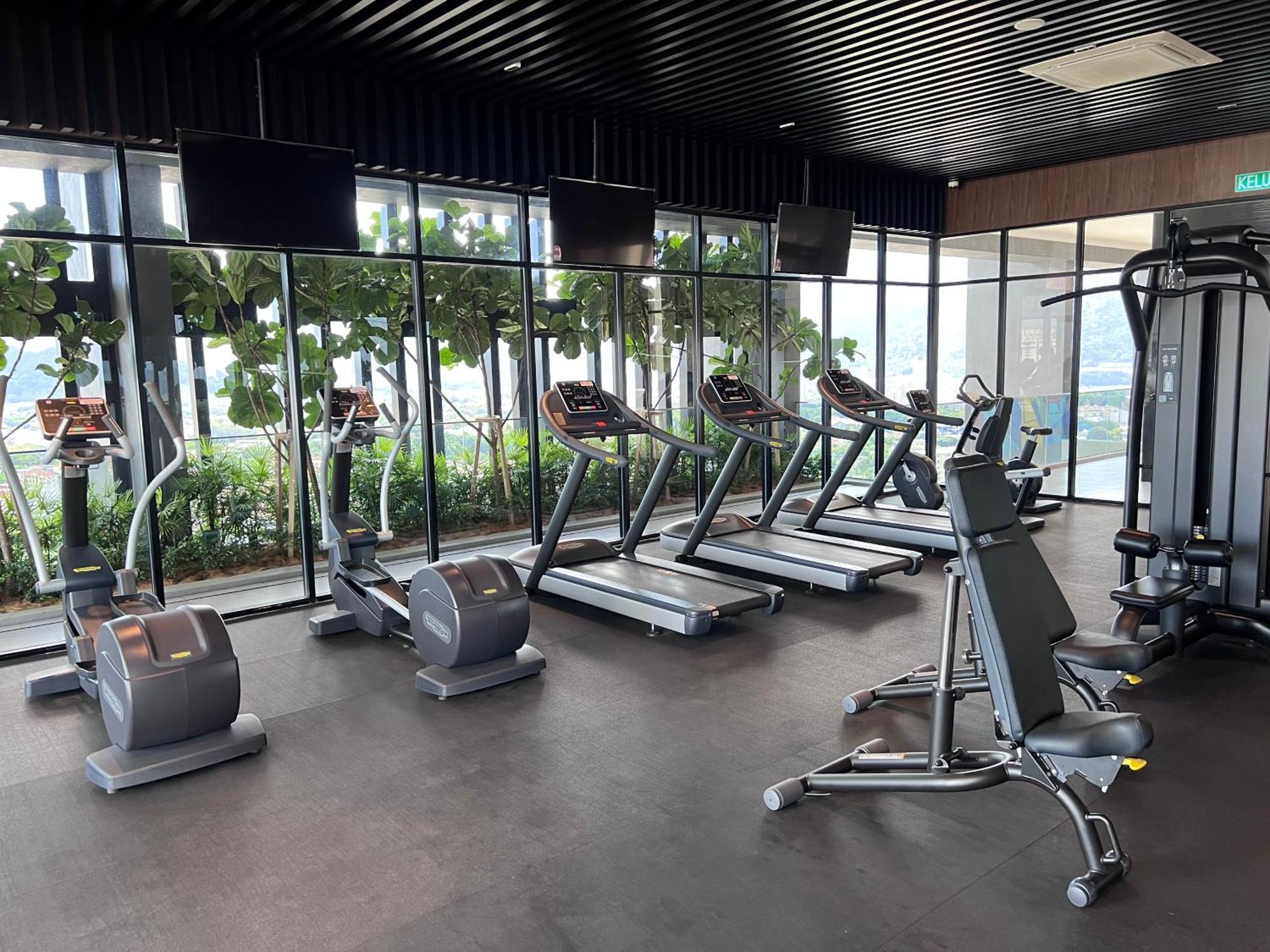 Beacon Skypool 9 Pax Family & Baby-friendly Luxury Penang Apartment