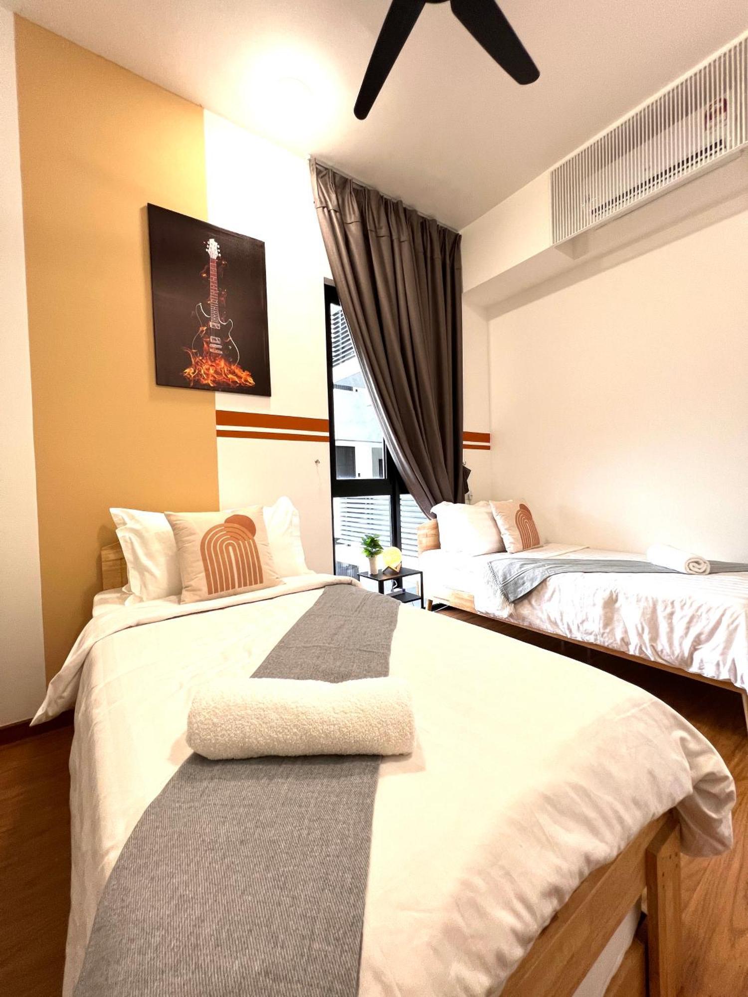 Beacon Skypool 9 Pax Family & Baby-friendly Luxury Penang Apartment *
