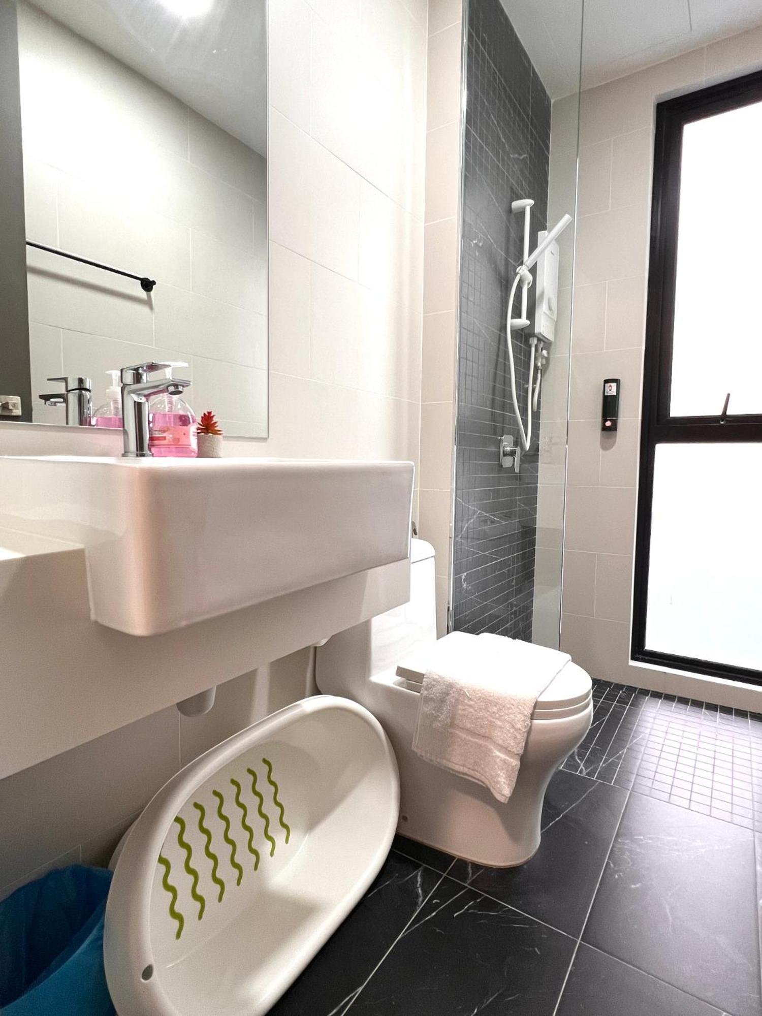 Beacon Skypool 9 Pax Family & Baby-friendly Luxury Penang George Town