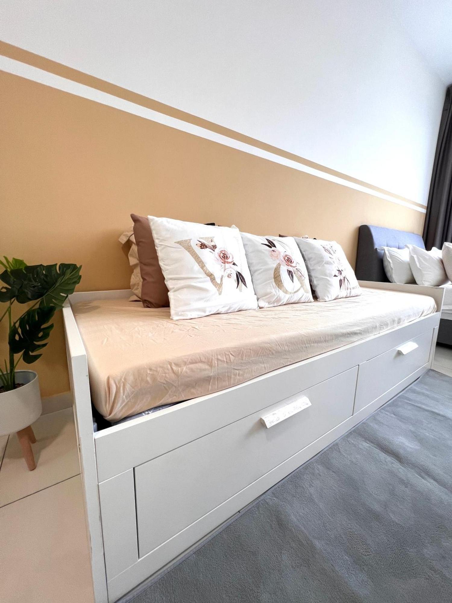Beacon Skypool 9 Pax Family & Baby-friendly Luxury Penang Apartment *